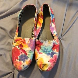 Hawaiian patterned Toms!